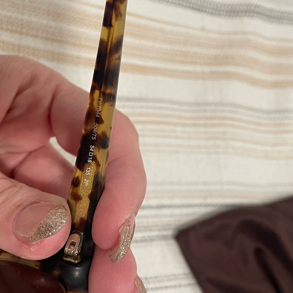 Tory Burch polarized tortoise sunglasses - Picture 4 of 5
